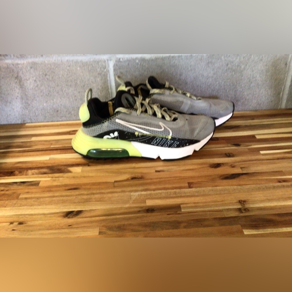 Used Boys NIke Air Max 2090 SE